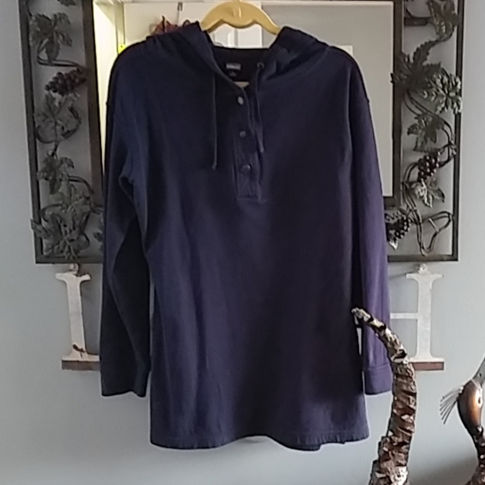 Patagonia medium Navy blue. Long hoodie